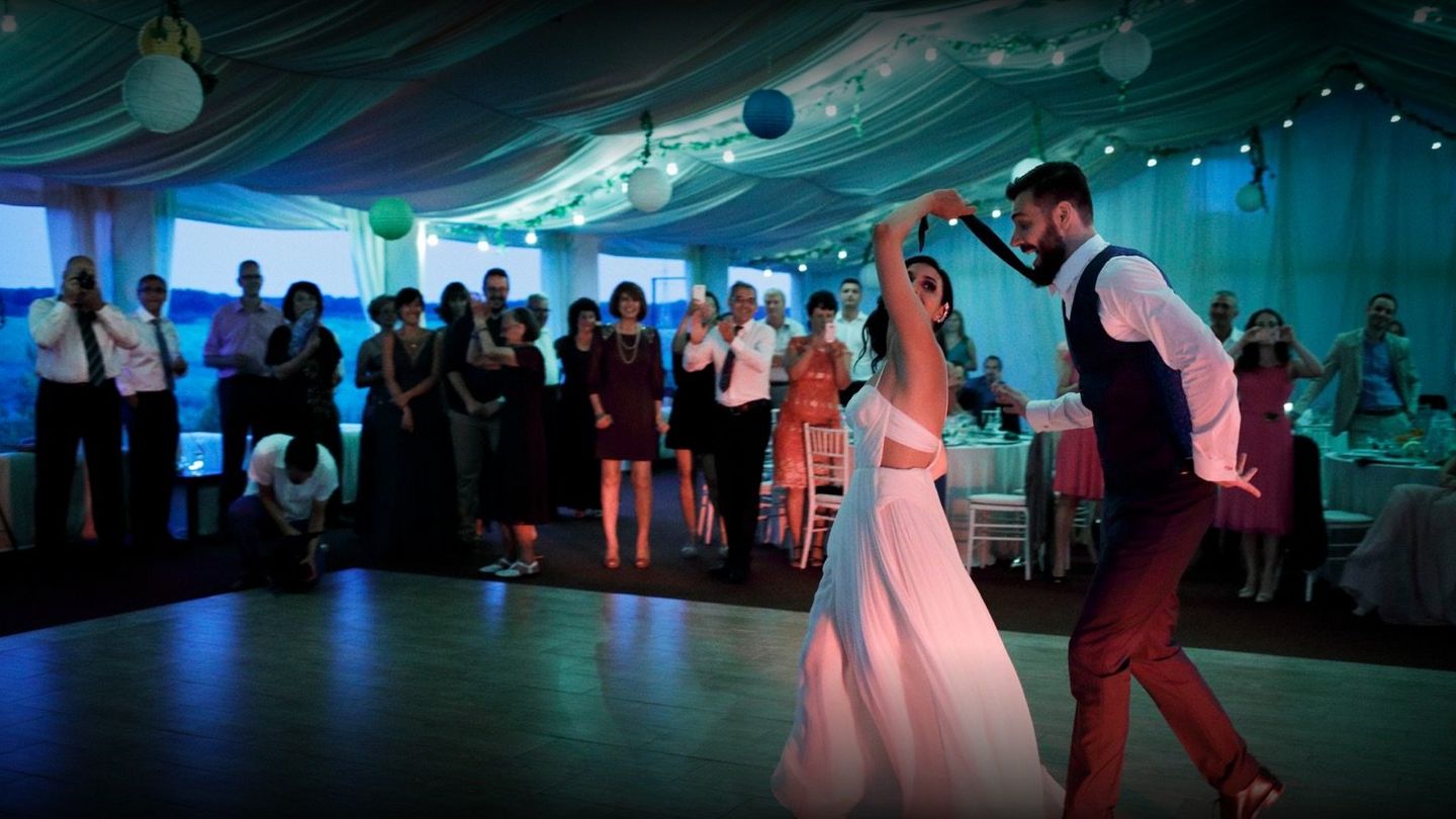 The EOS 5D Mark IV captures a wedding in low light